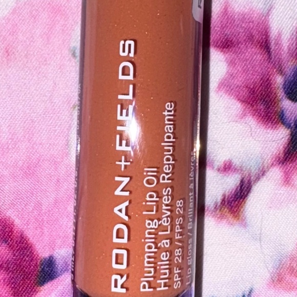 Rodan + Fields New in Box Plumping Lip Oil SPF 28 in Peach 5 mls Exp. 12/25 - Picture 1 of 2